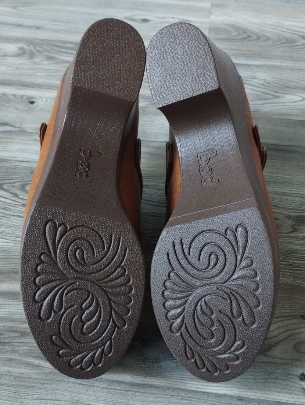 BOC by Born Adel Womens Brown Round Closed Toe Clogs - Picture 4 of 5